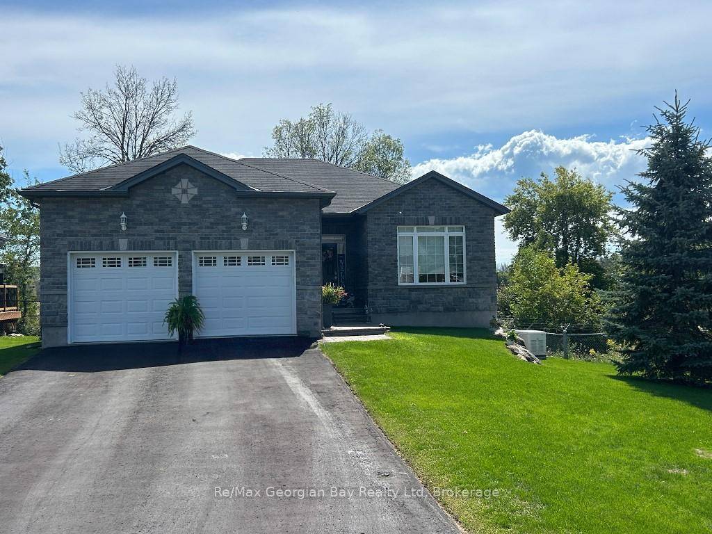 Wow ! Check out this beautiful, custom built, all brick bungalow featuring 4 2 2 bedrooms, 3 bathrooms and located on a cul de sac of a family friendly neighbourhood ...