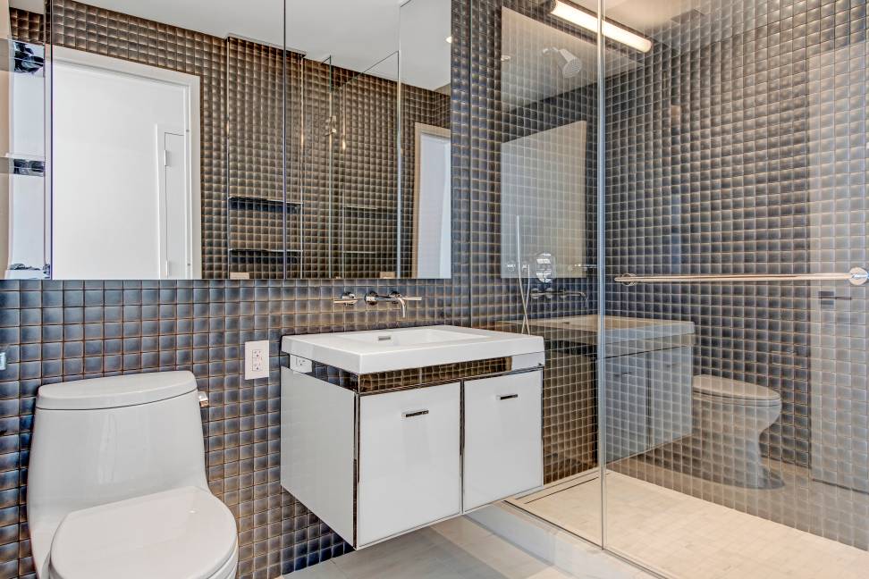 77J is the crown jewel of the Skyscape Collection at One Manhattan Square.