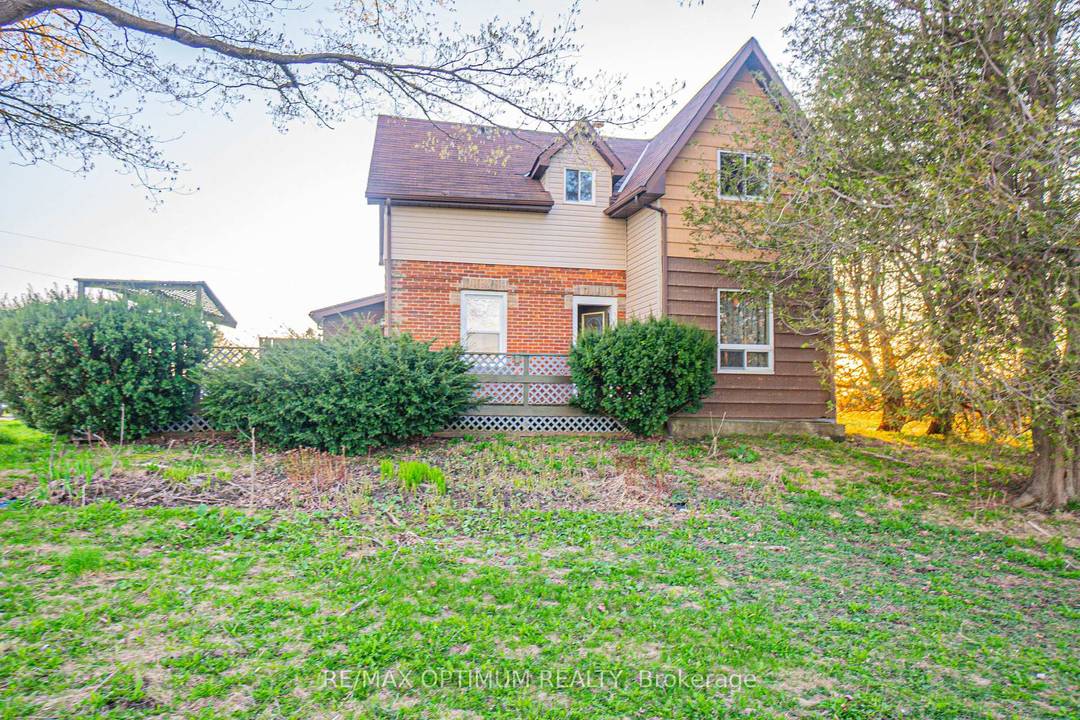 Detached House on 84. 54 Acres Rare Corner Lot Opportunity An extraordinary opportunity to own a detached home on a prime 84.