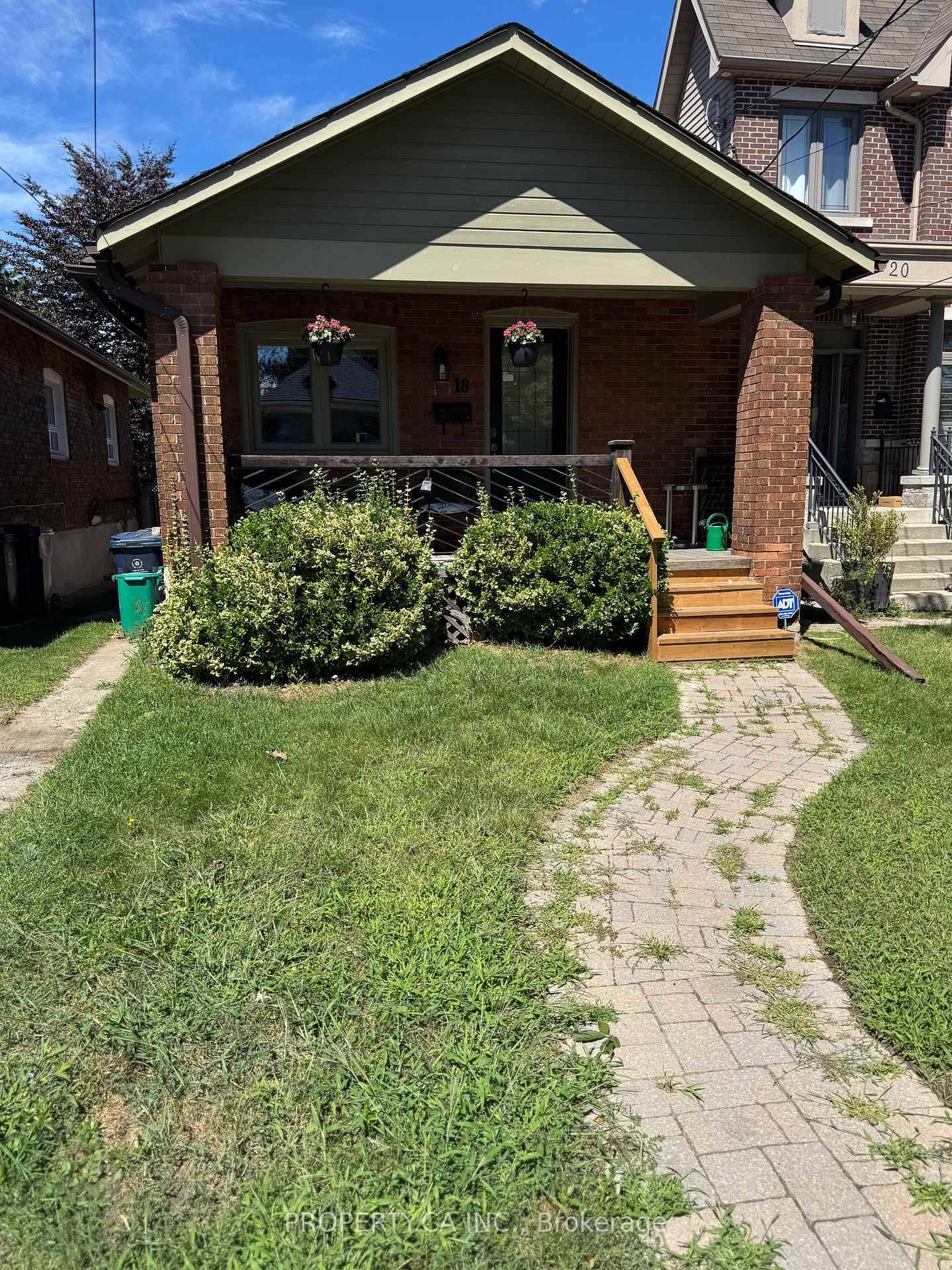 Bright 2 Bedroom, 2 Bathroom Home in East York !