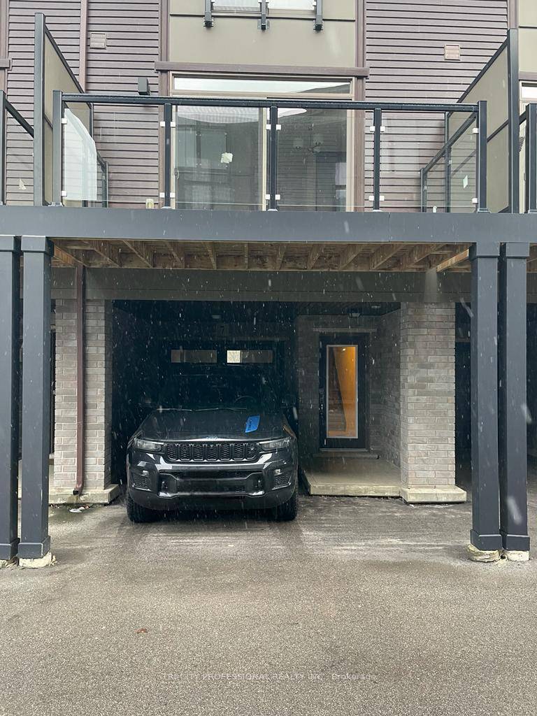 LOCATION LOCATION LOCATION, PERFECT PROPERTY FOR RENTING, 6 YEARS OLD ULTRA OPEN CONCEPT MODERN TOWN HOME.