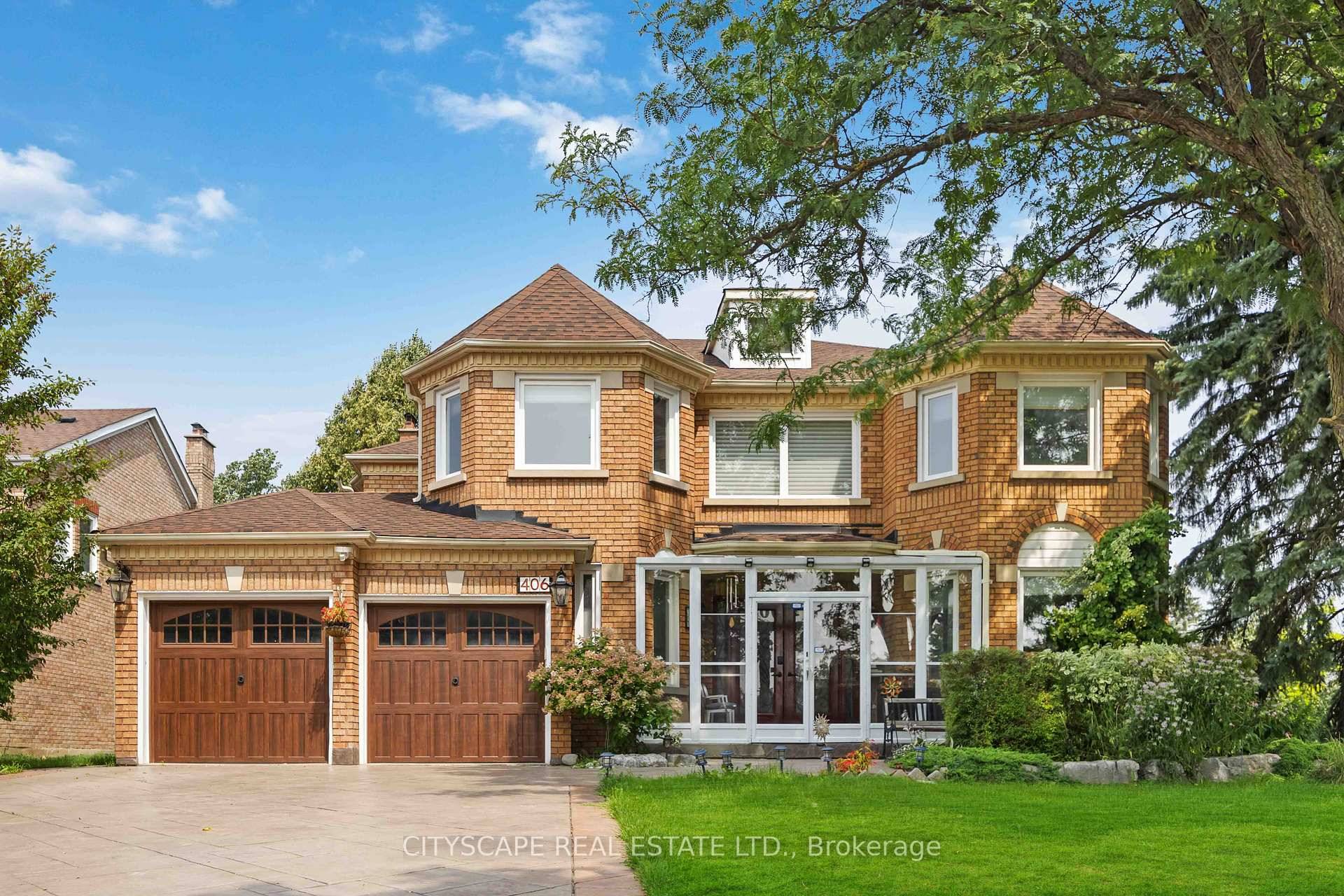 Bayview Hill Beautiful home on a large irregular 79x151ft lot Offers over 4400 sqft of living space Corner fenced lot with ample room for landscaping with mature apple and ornamental ...