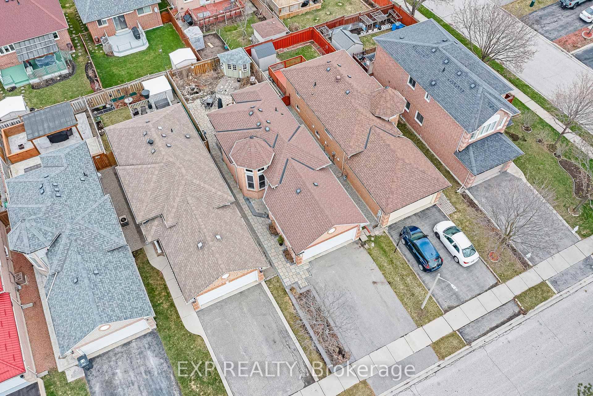 If you are looking for a bright and beautiful detached home in a great neighbourhood dont miss this opportunity !