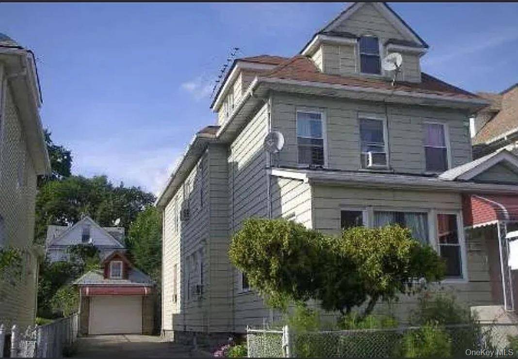 Discover this spacious multi family home in a vibrant neighborhood with excellent amenities.