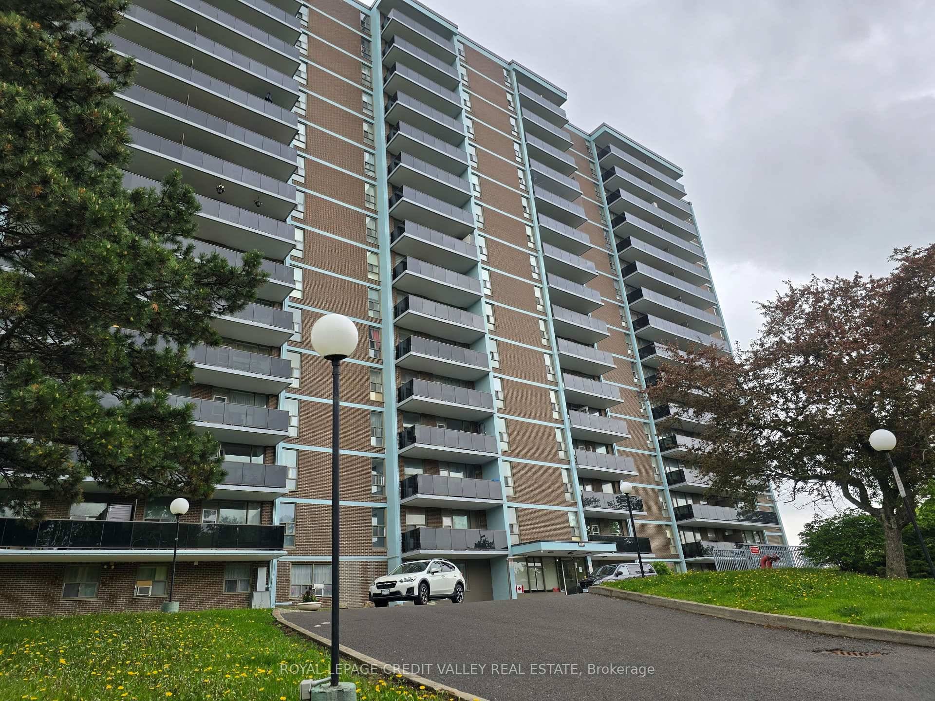 Large unit on the upper level with beautiful views.