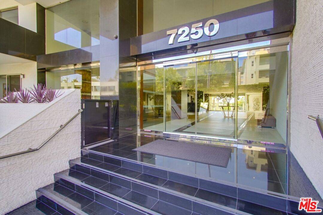 7250   Franklin Ave 2BR Hollywood Hills East La