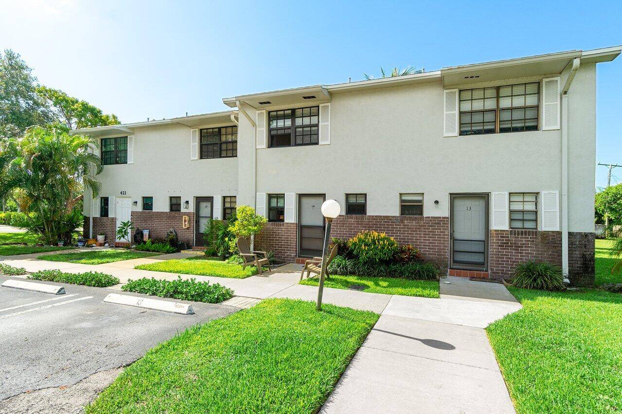 Charming Renovated Townhome in the Heart of Tequesta !