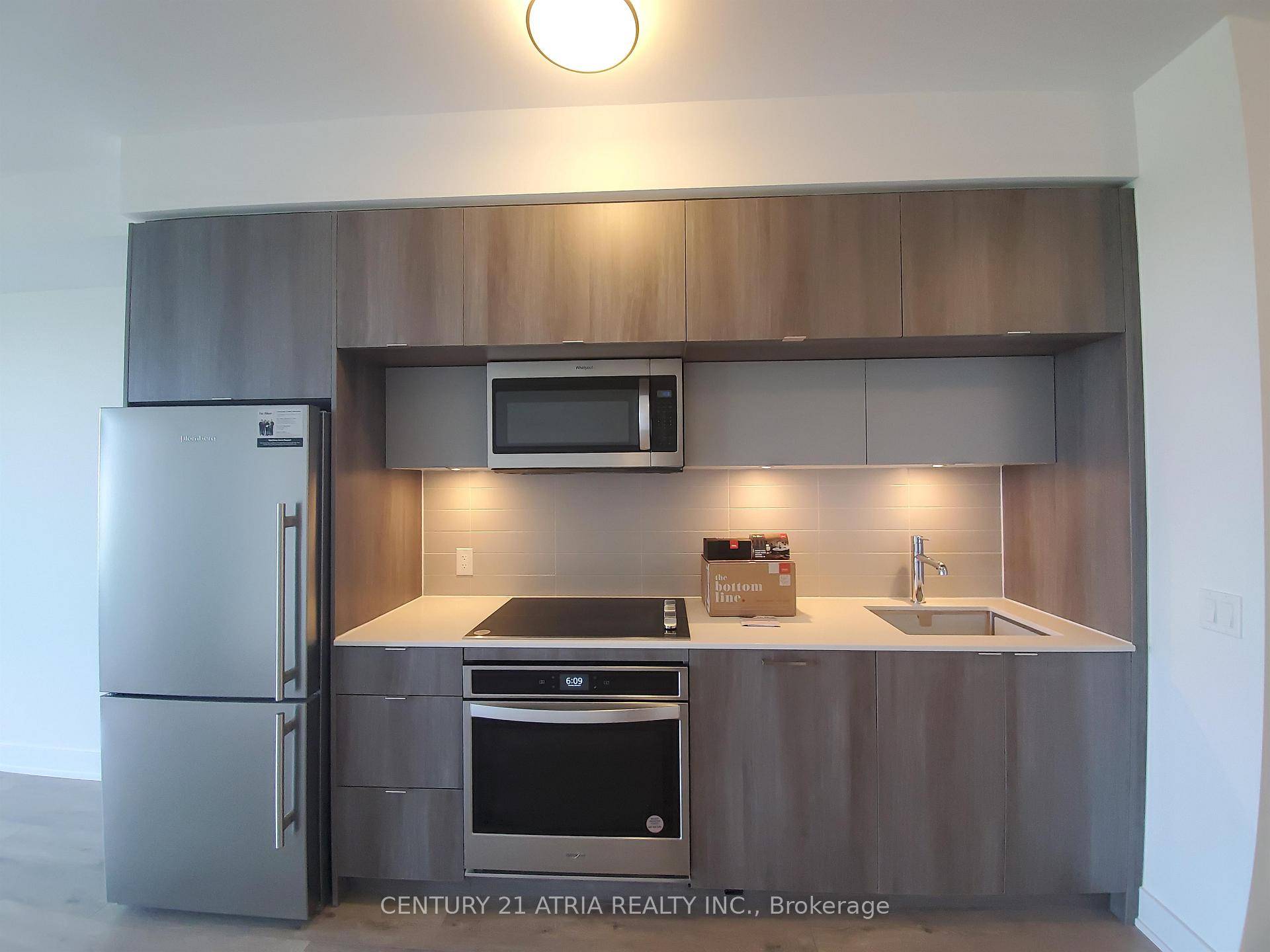 PARKING amp ; LOCKER Included This Luxury 2 Bedroom And 2 Full Bathroom Condo Suite Offers 916 Square Feet Of Open Living Space.