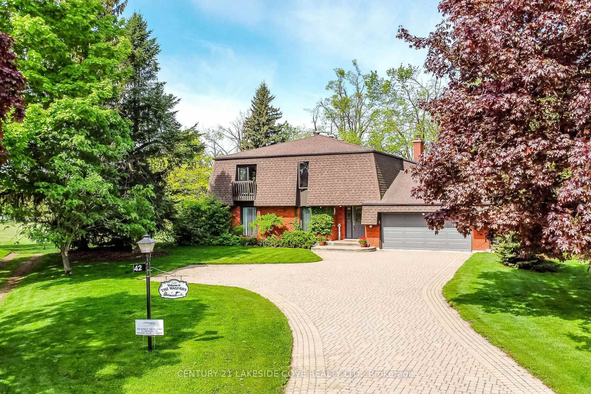 Welcome to this beautiful Lake House with 100ft.