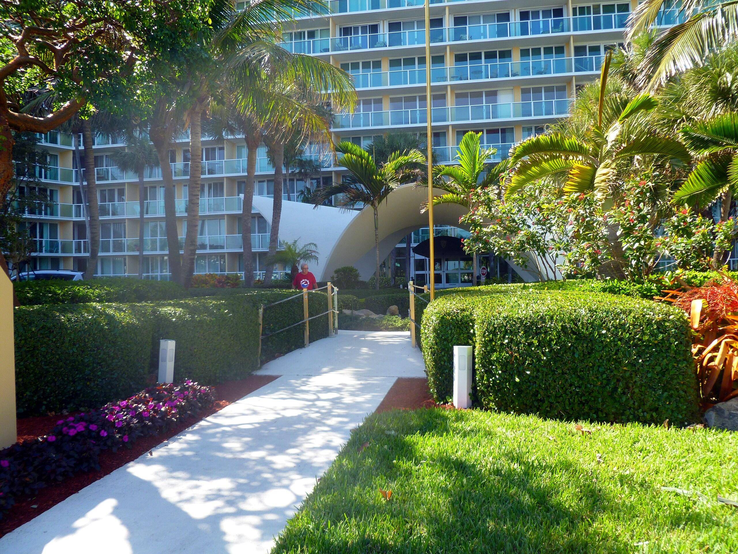 FABULOUS DEERFIELD BEACH LOCATION !
