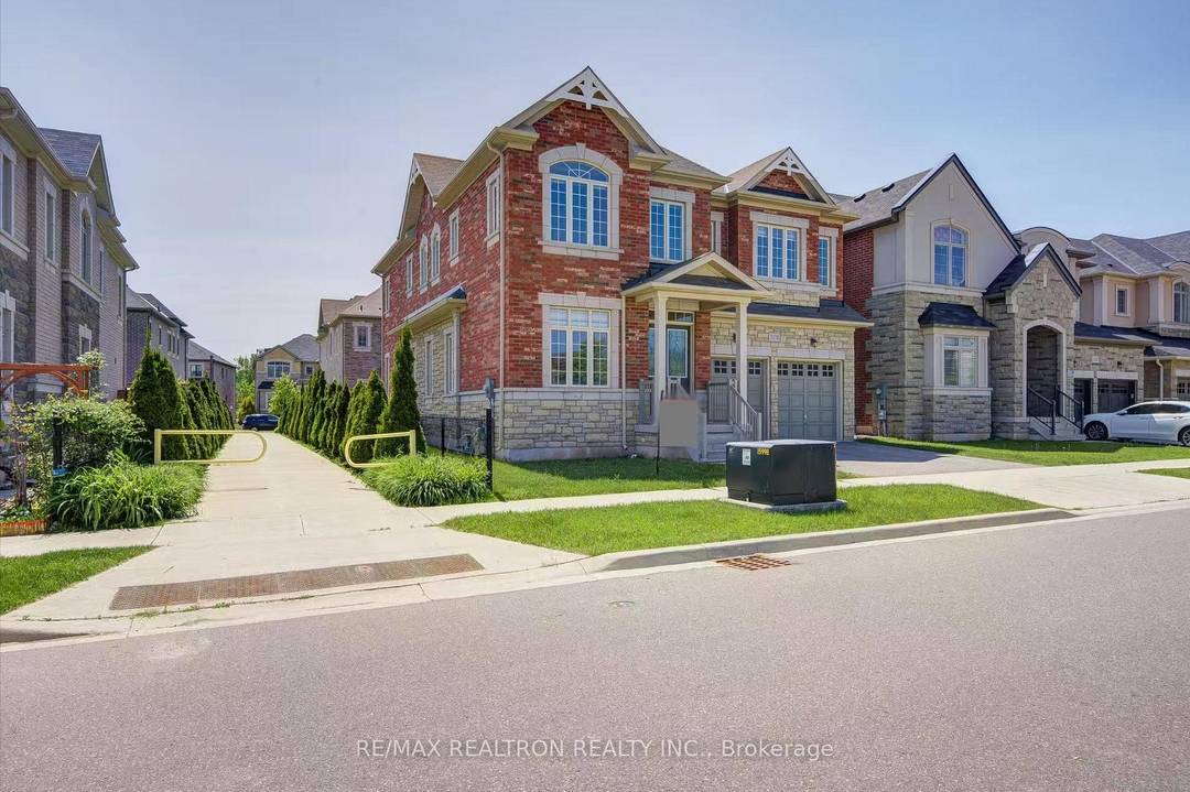 This fully furnished 3710 sqft luxury home in prime Oakville offers an ideal layout for multigenerational living, featuring 5 spacious bedrooms including a main floor suite with a full bath ...