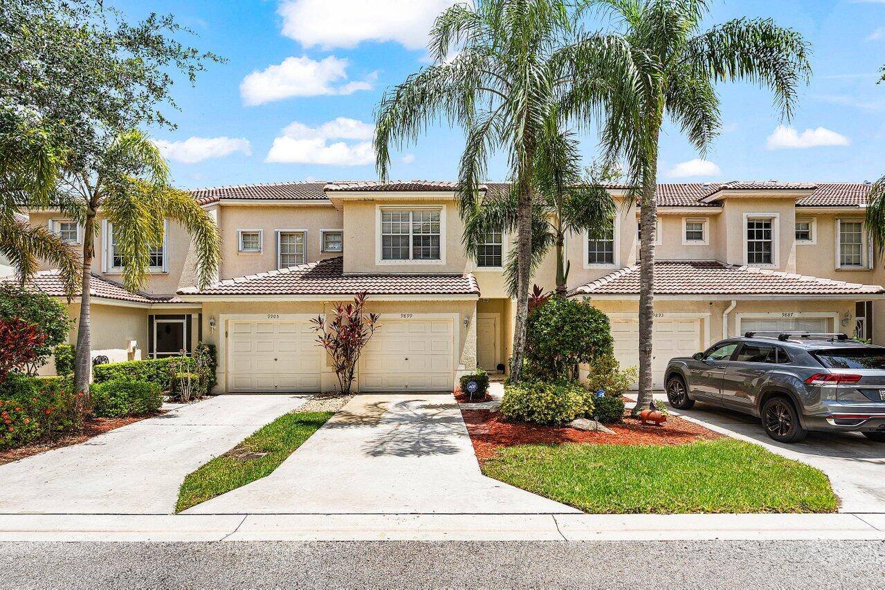 Welcome to your new home with a Brand New Roof in the highly sought after, man gated community of Verona Lakes.