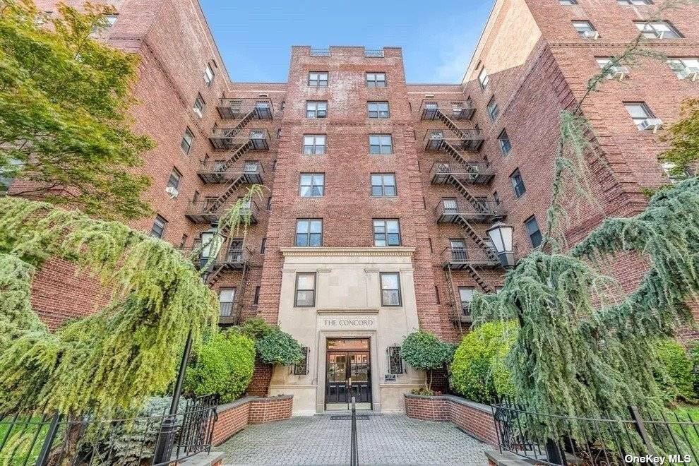 WELCOME TO THE CONCORD of ASTORIA, A Neighborhood Favorite Since 1939 !
