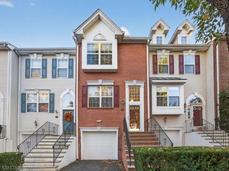 Look no further your chic, cozy modern home is ready for you to move in !