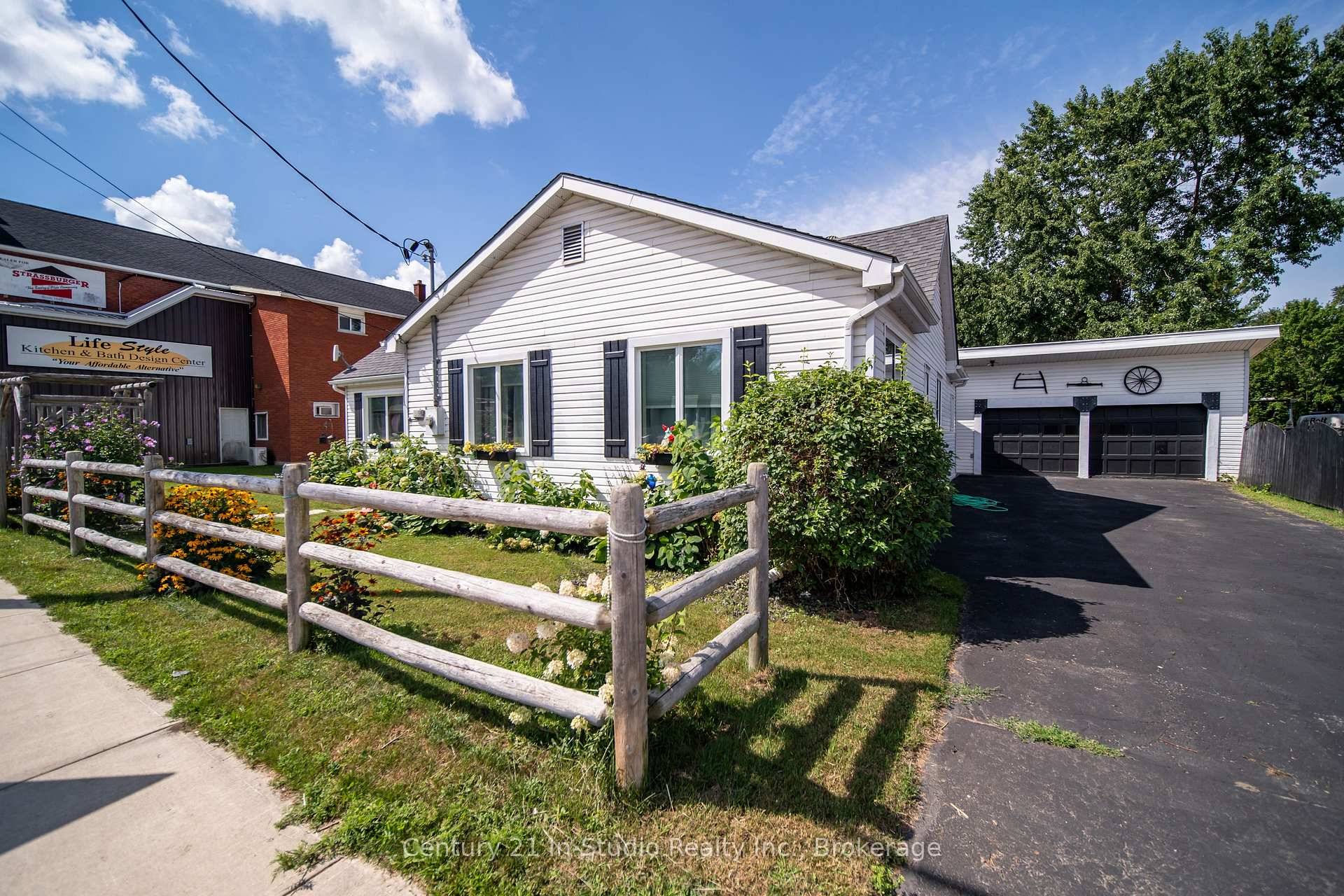 Discover this charming 3 bedroom bungalow in the village of Hepworth a perfect opportunity for renters looking for a great value and location.