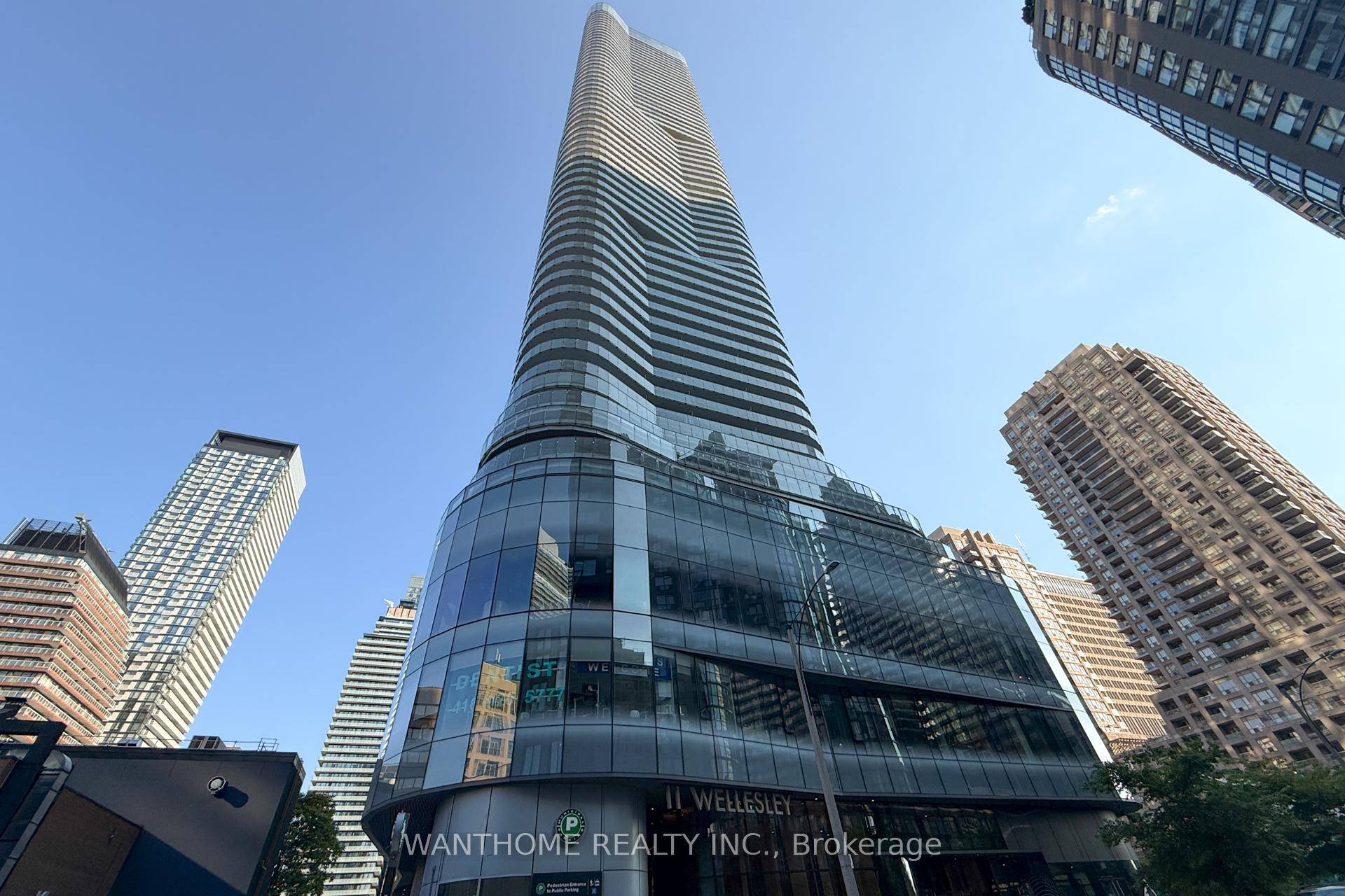 Excellent Location ! Unblocked West Facing Park Views of the Downtown.