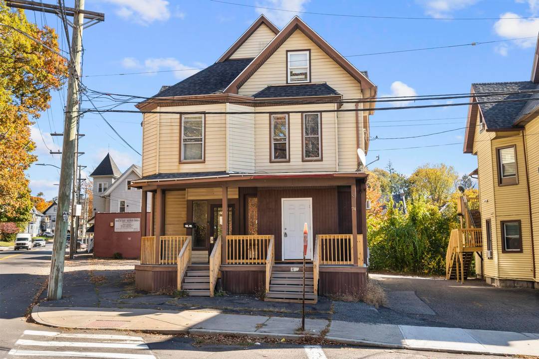 Calling all investors ! Don't miss this well maintained 5 unit investment property offering a strong 9 CAP rate at full occupancy.