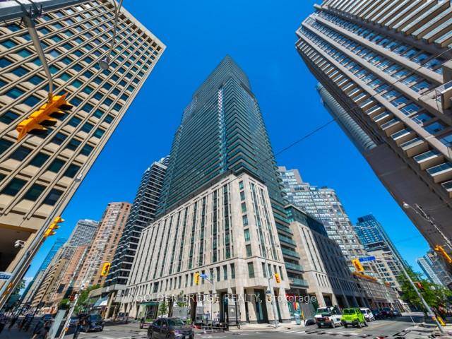 High demand high rise well maintain condo unit location close to University of Toronto.