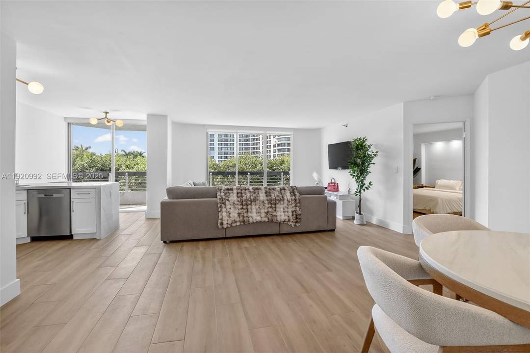 WOW ! NEW NEW NEW ! JUST COMPLETED STUNNING CONTEMPORARY 100 RENOVATED WHITE LIGHT amp ; BRIGHT SPACIOUS 2 BEDROOM 2.