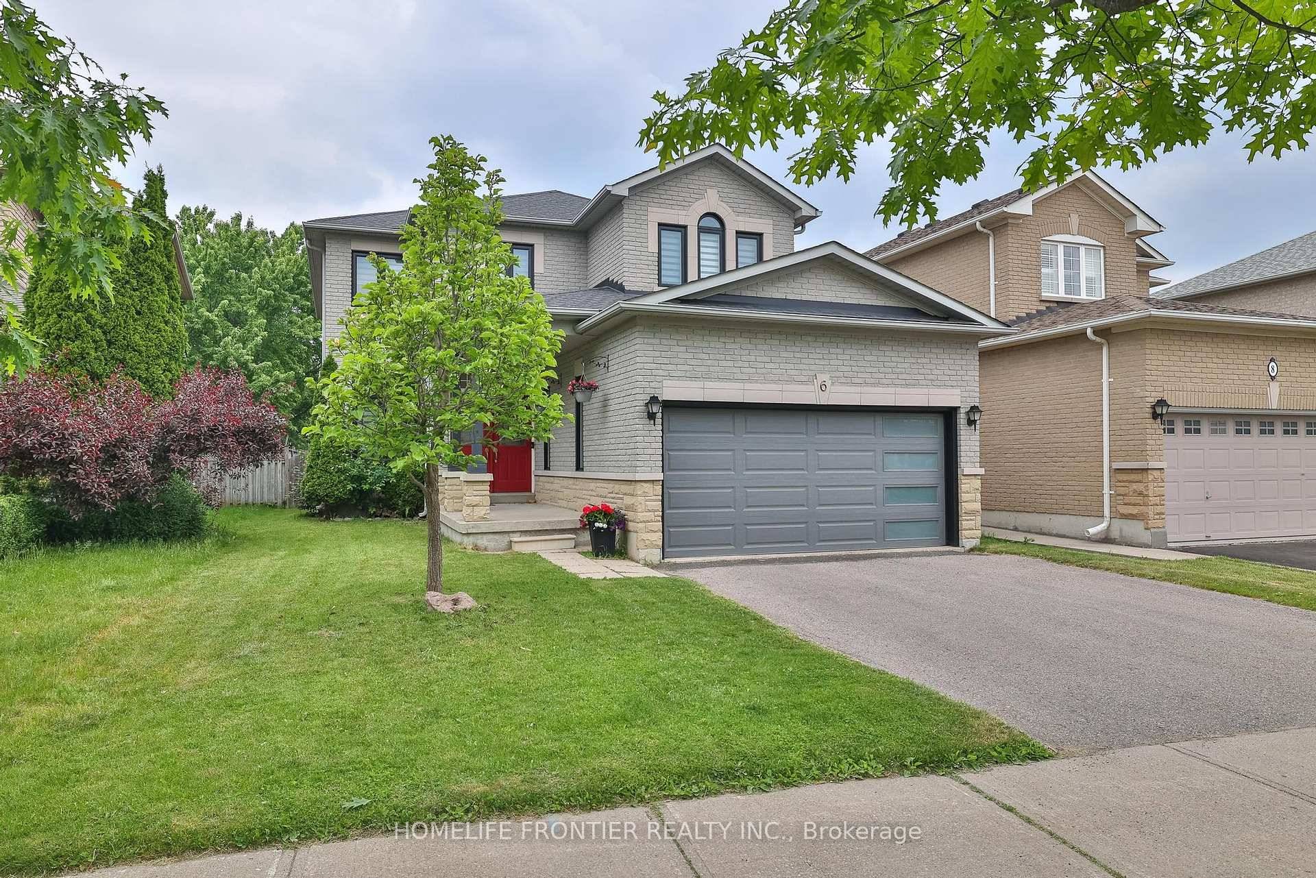 Absolutely Gorgeous Sun Filled 4 BR Home In The Heart Of Most Prestigious Oak Ridges.