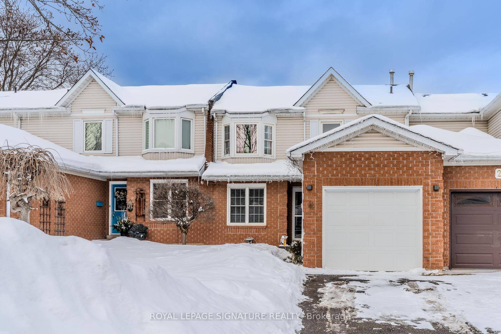 Welcome To This Stunning 3 Bedroom, 2 Bath Home In The Heart Of Grimsby !