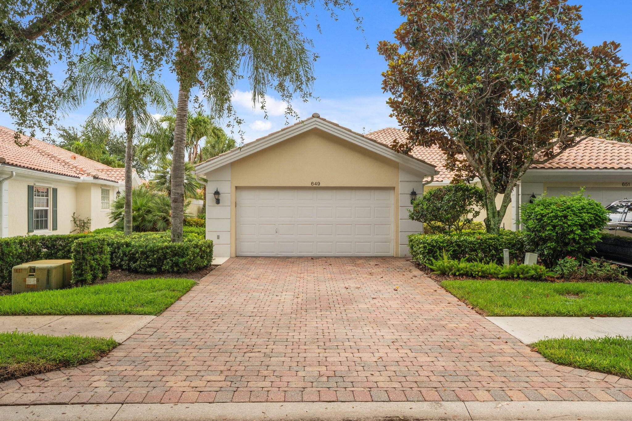 649 Hudson Bay Drive Villa Palm Beach