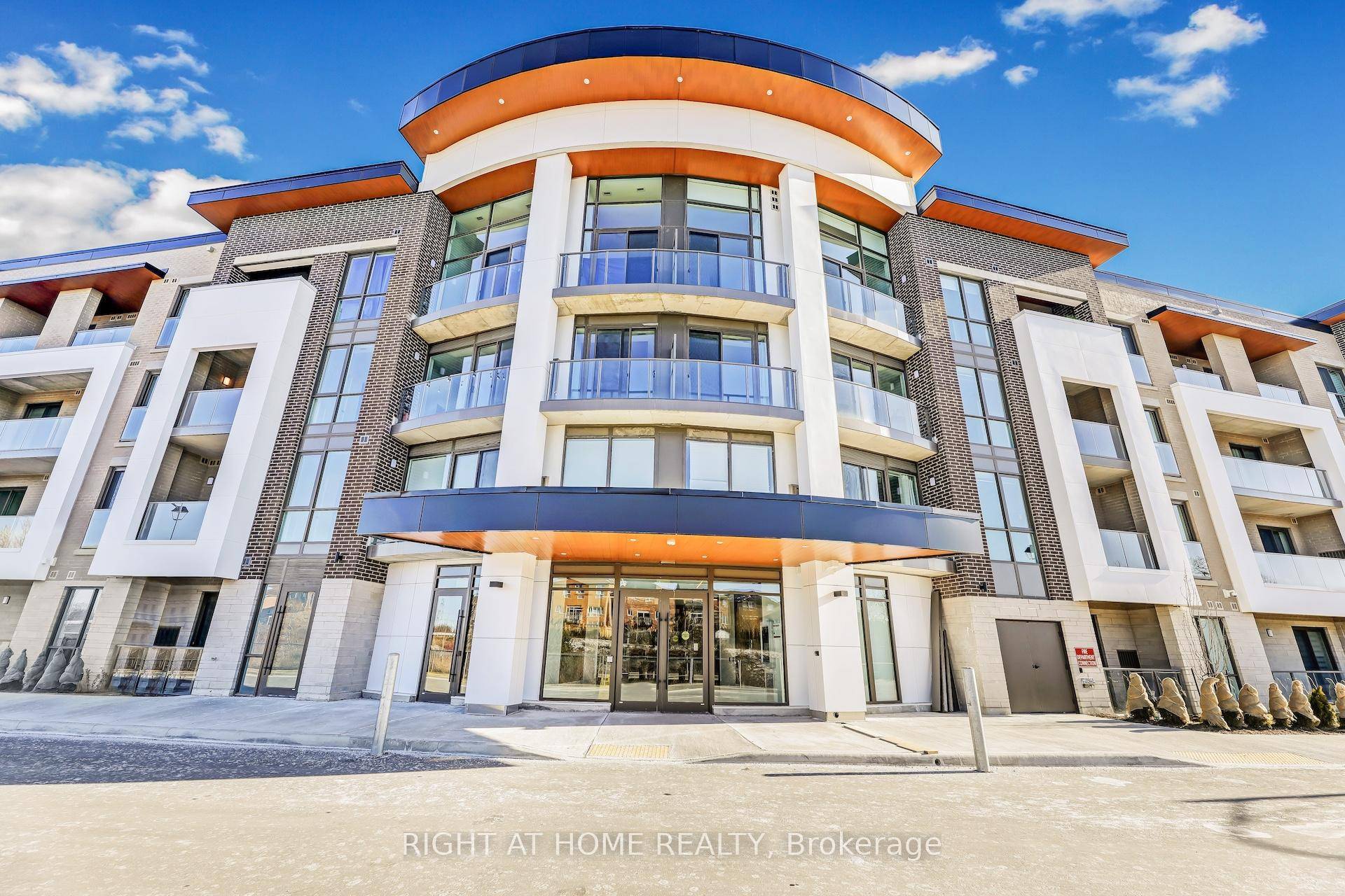 Stunning New 2 Bedroom Condo with 2 Full Washrooms amp ; Underground Parking, Plus a Full Storage Locker !