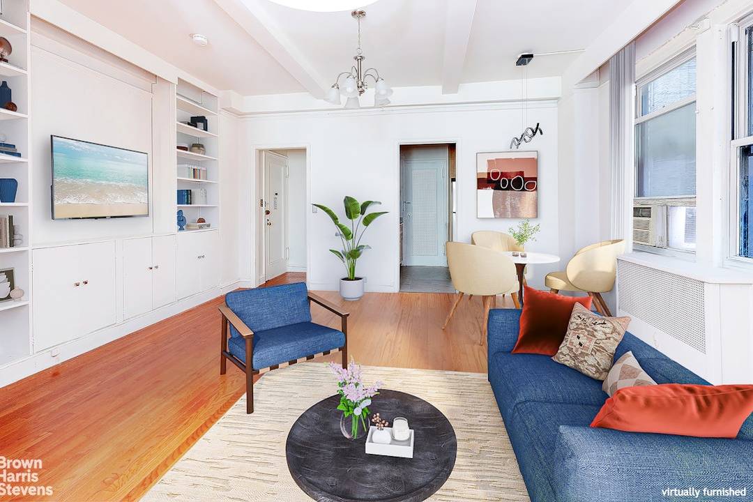 Unbeatable location ! Quintessential Big Apple !