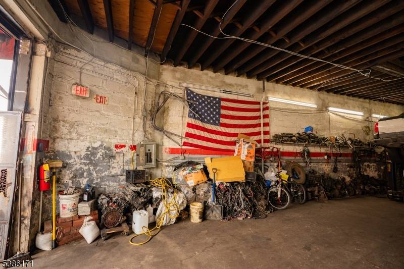 This is your chance to own a turnkey mechanic shop in one of Newark ?