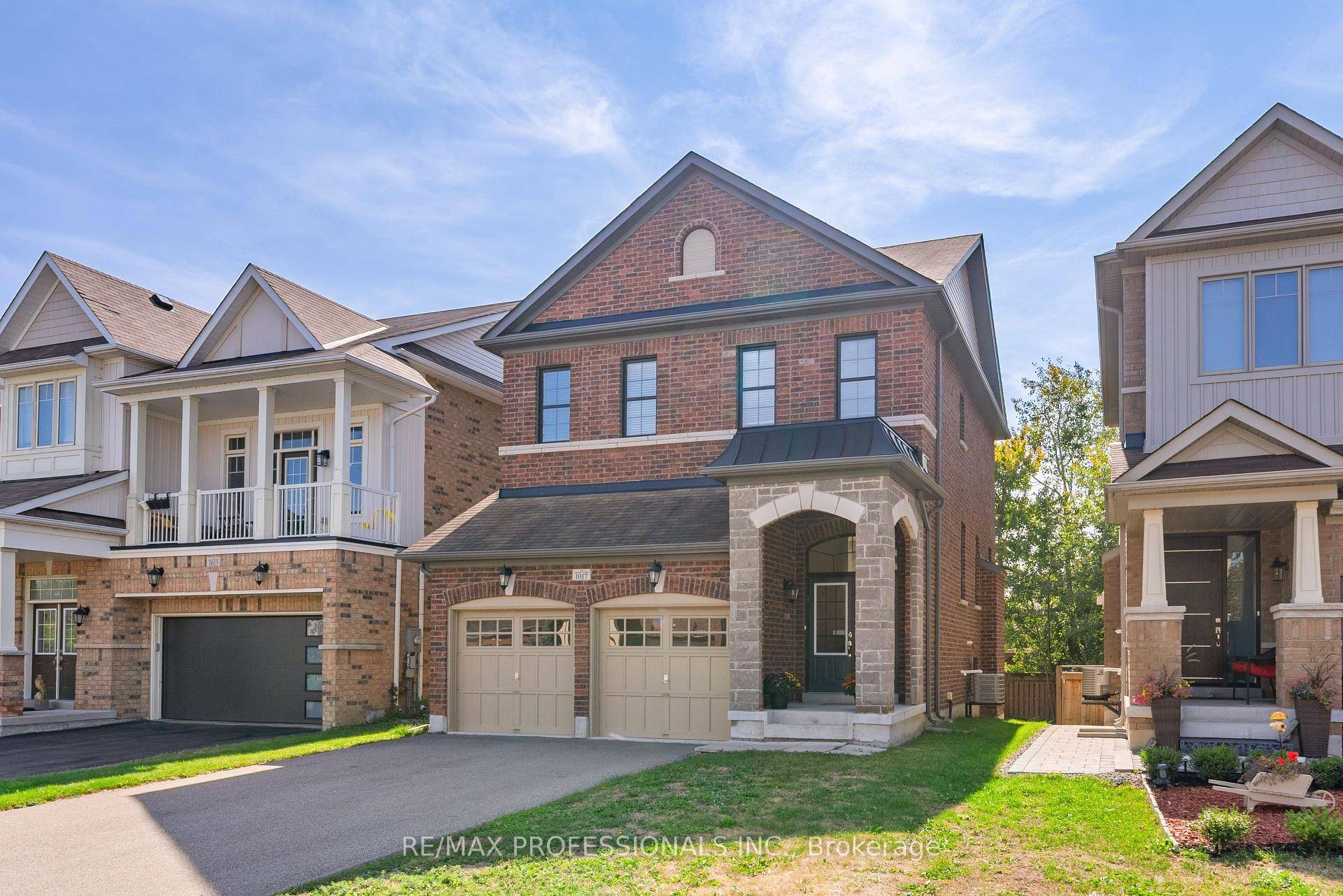 Beautifully maintained 3 bedroom, 3 bathroom detached home with 2 car garage in a sought after Innisfil location.