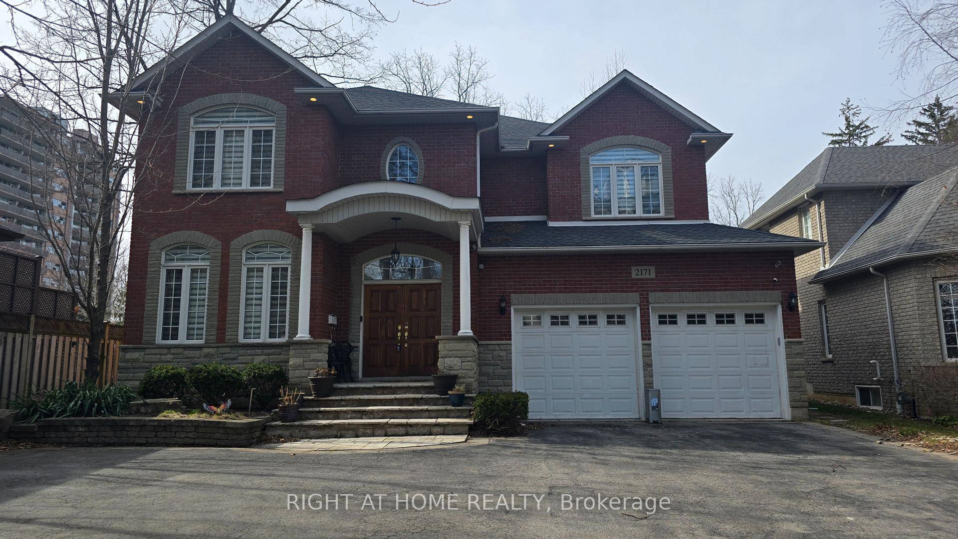 Welcome to this stunning 4 bedroom, 3 bathroom custom built home located in one of Burlington's most desirable neighborhoods.