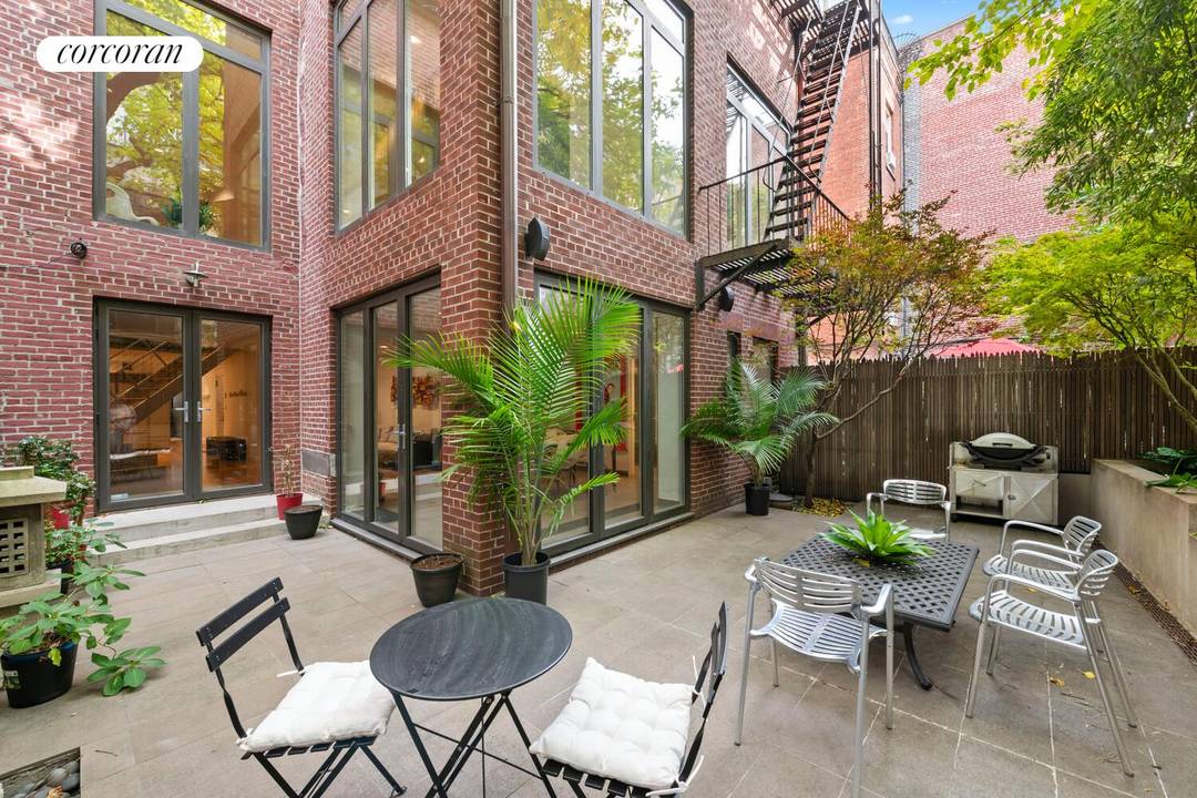 Tranquil Townhouse Like Sanctuary in the Heart of the Upper West Side !