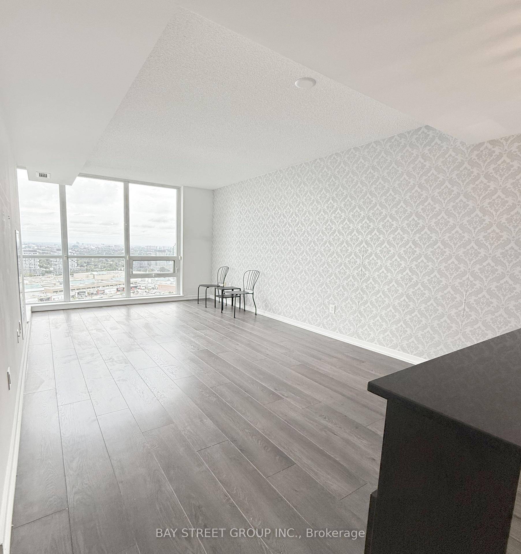 Bright amp ; Spacious XLarge size 2 Bedrooms At The Luxurious Emerald City Split Bedroom Layout with HIGH Ceiling Across From Fairview Mall, Direct Access Subway Station through P1, 2mins ...