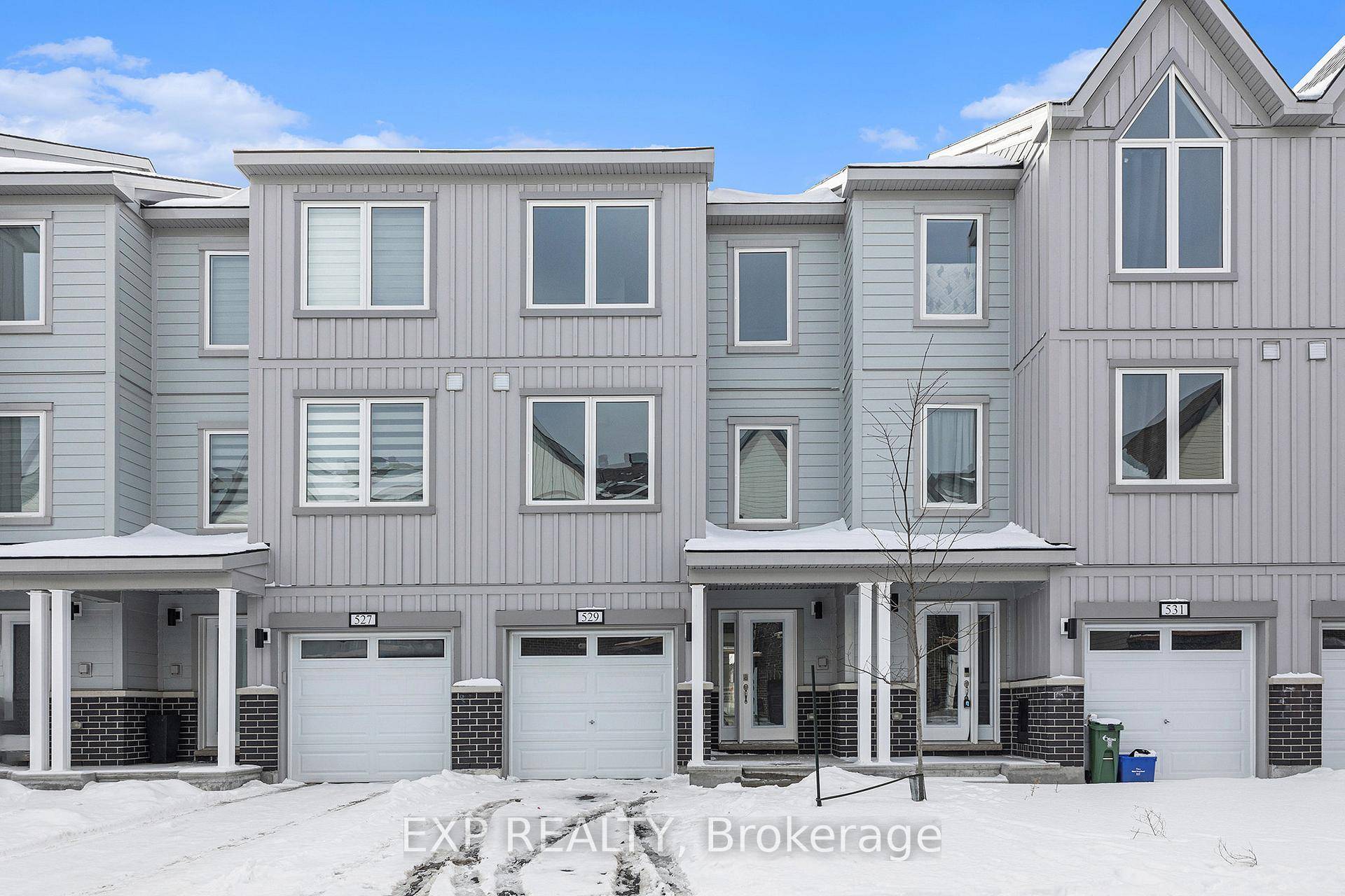 Step into this beautifully upgraded 3Bed 3Bath Cooper model by Mattamy Homes !