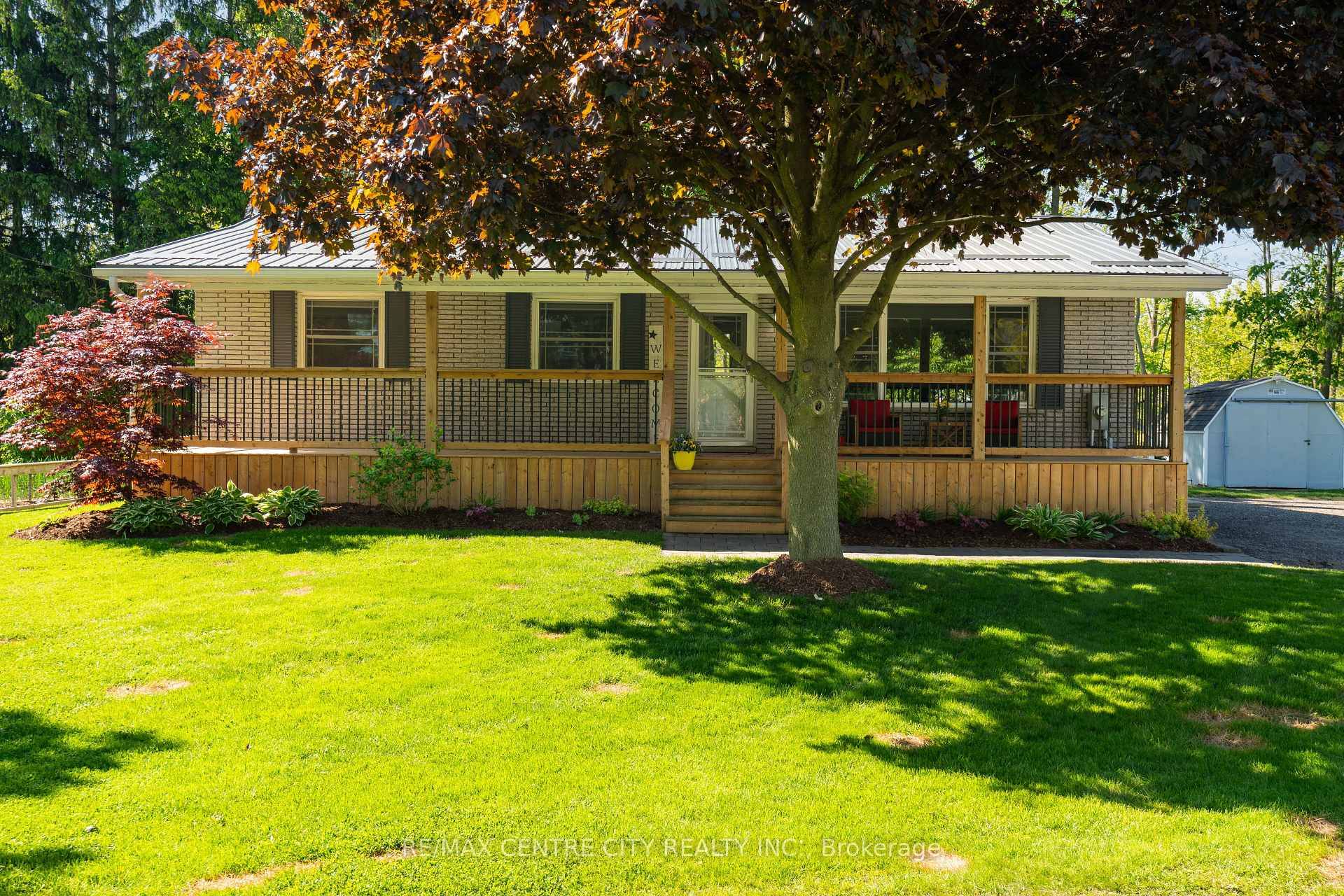 Tucked away in the friendly neighbourhood of Springfield is a property you will want to do a mix of slowing down every life and living it to its fullest.