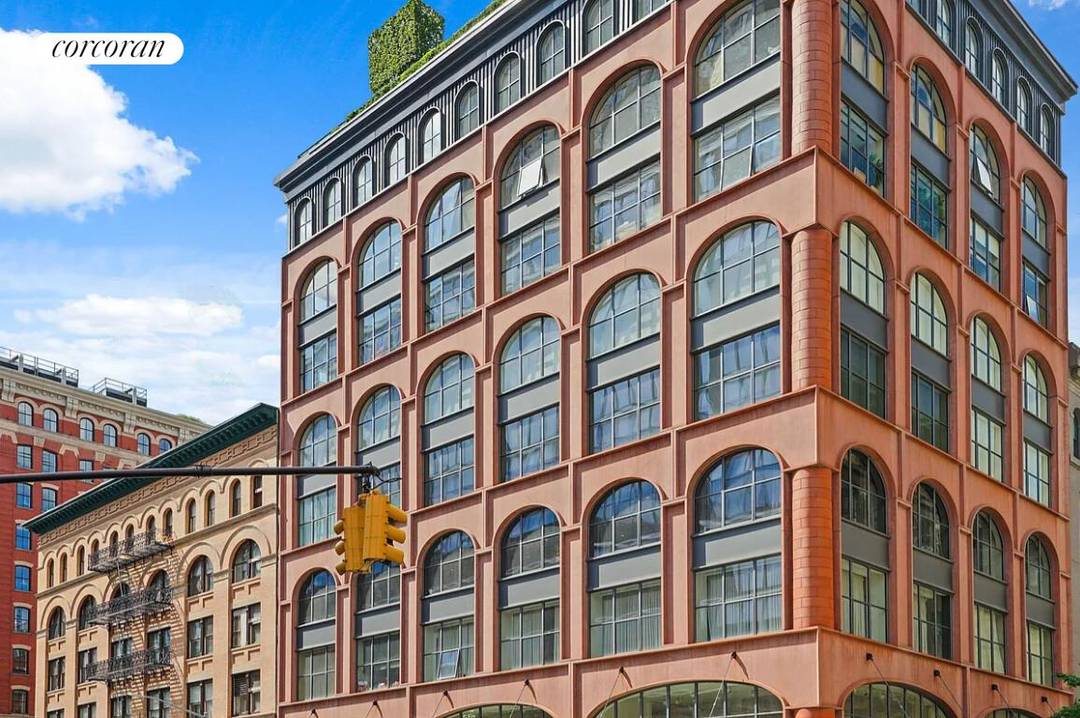 Residence 4 is a spectacular full floor corner loft condominium in the heart of Tribeca.
