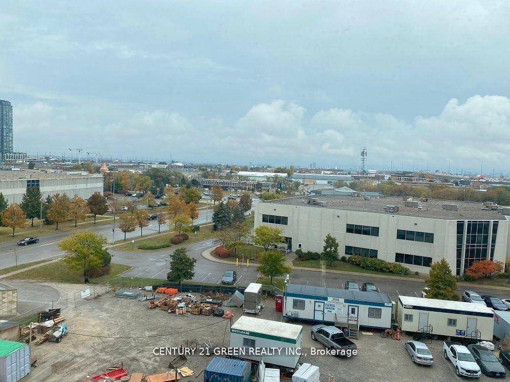 Open Concept 2 Bedroom with East Views At One Year Old Mobilio South Tower, Open Concept Kitchen amp ; Living Room, Ensuite Laundry, Engineered Hardwood Floors, Stone Counter Tops.