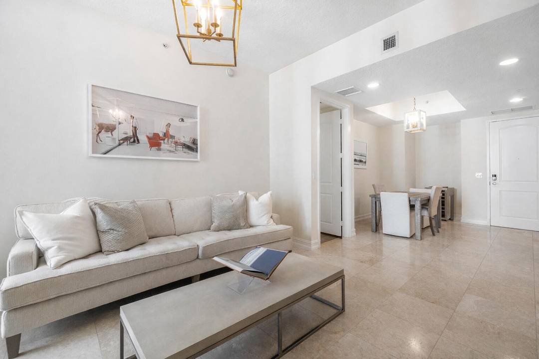 This penthouse floor, 2 Bedroom 2 Bath luxury condo offers 2 balcony entrances, w southeast views and high ceilings.