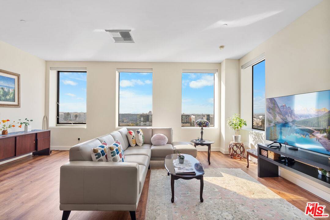 3810 Wilshire Blvd 2BR La