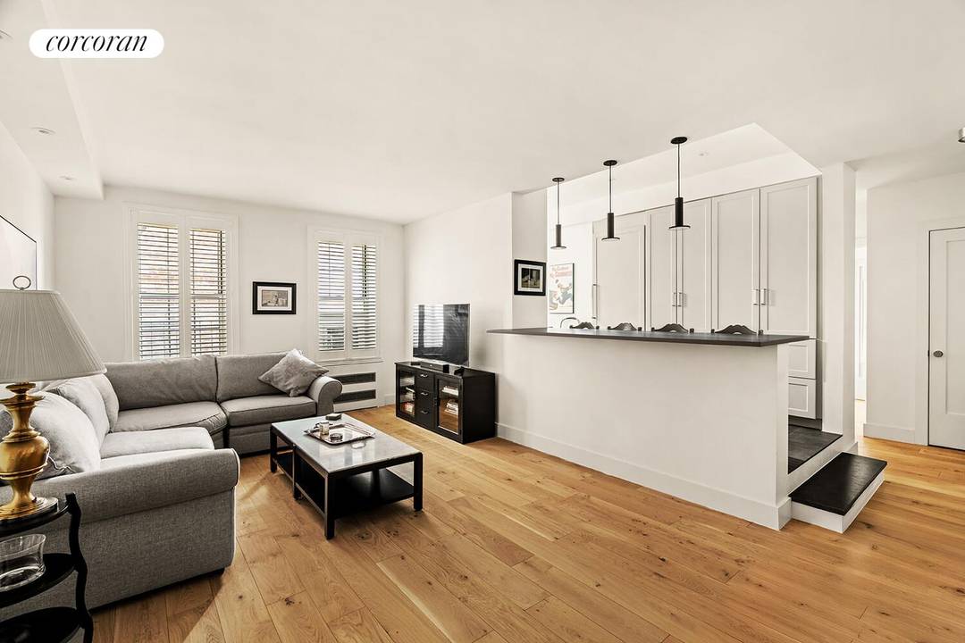 Welcome home to this beautifully renovated, oversized one bedroom co op at Mansion House, one of Brooklyn Heights most sought after full service pre war elevator buildings.