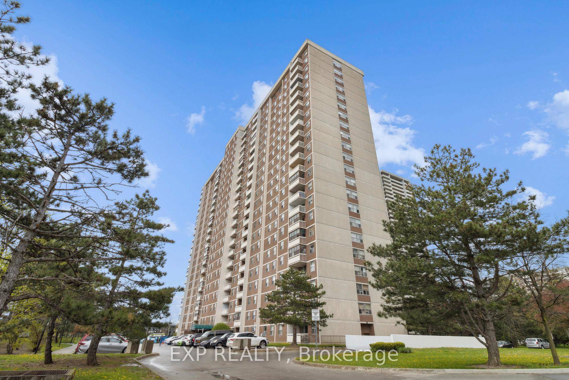 Welcome to this bright and well maintained 3 bedroom corner unit in one of North Torontos most convenient locationsjust steps from Yonge amp ; Steeles.
