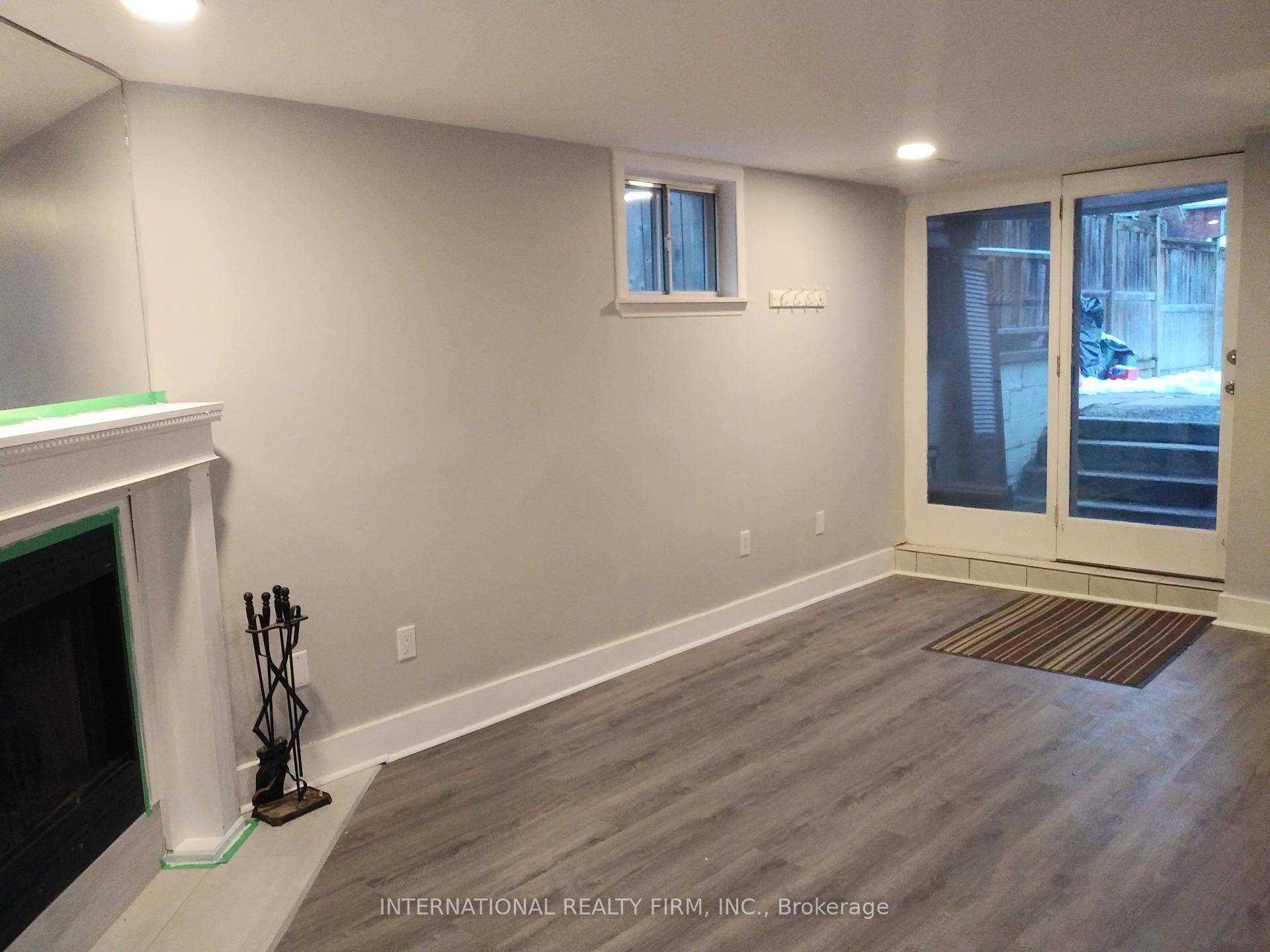 If you are looking for a nice 2BR apartment, but don't like high rises, this is the one for you.