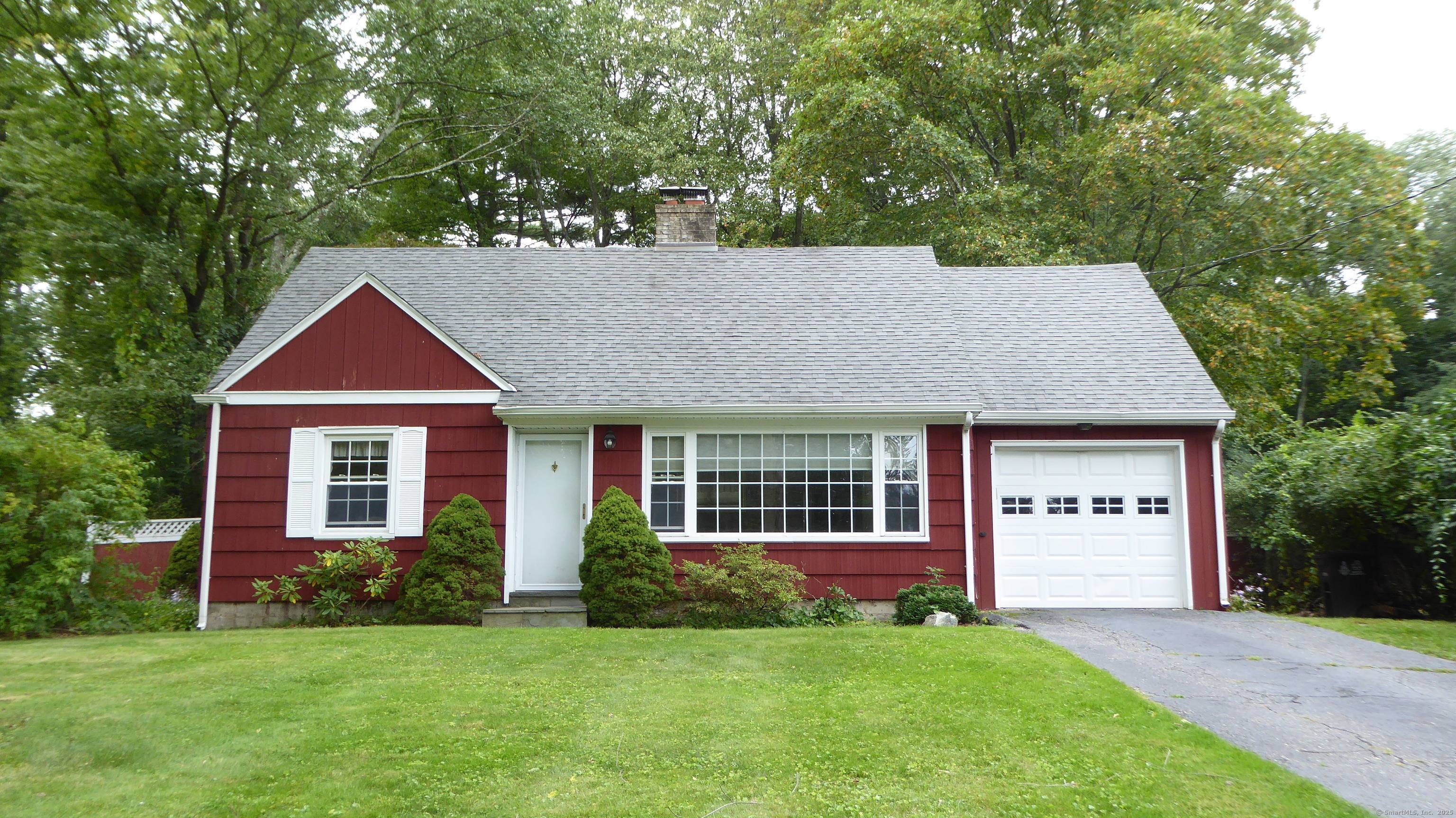 This 3 4BR, 2 FB 1, 527sf, 0.