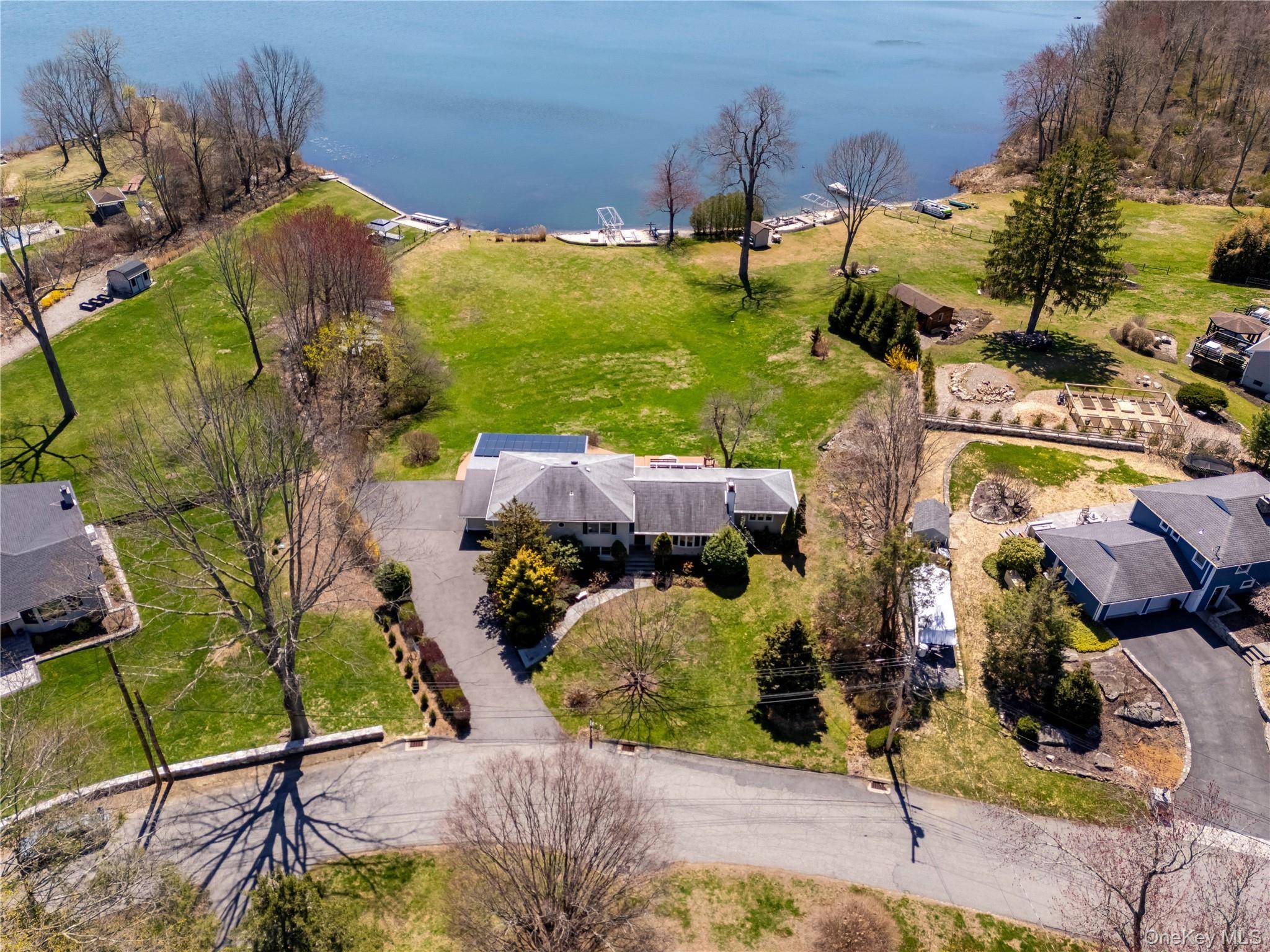 Beautiful Lakefront property in Starr Ridge Manor.