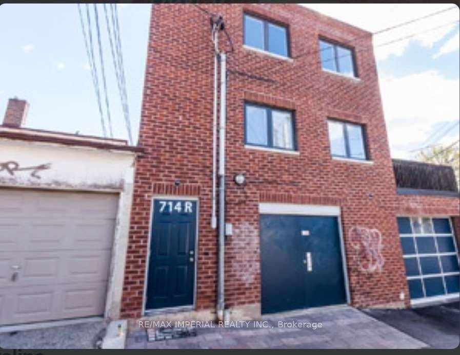 Spacious One Bedroom unit, With Large Private Patio Area to enjoy the outdoor life.