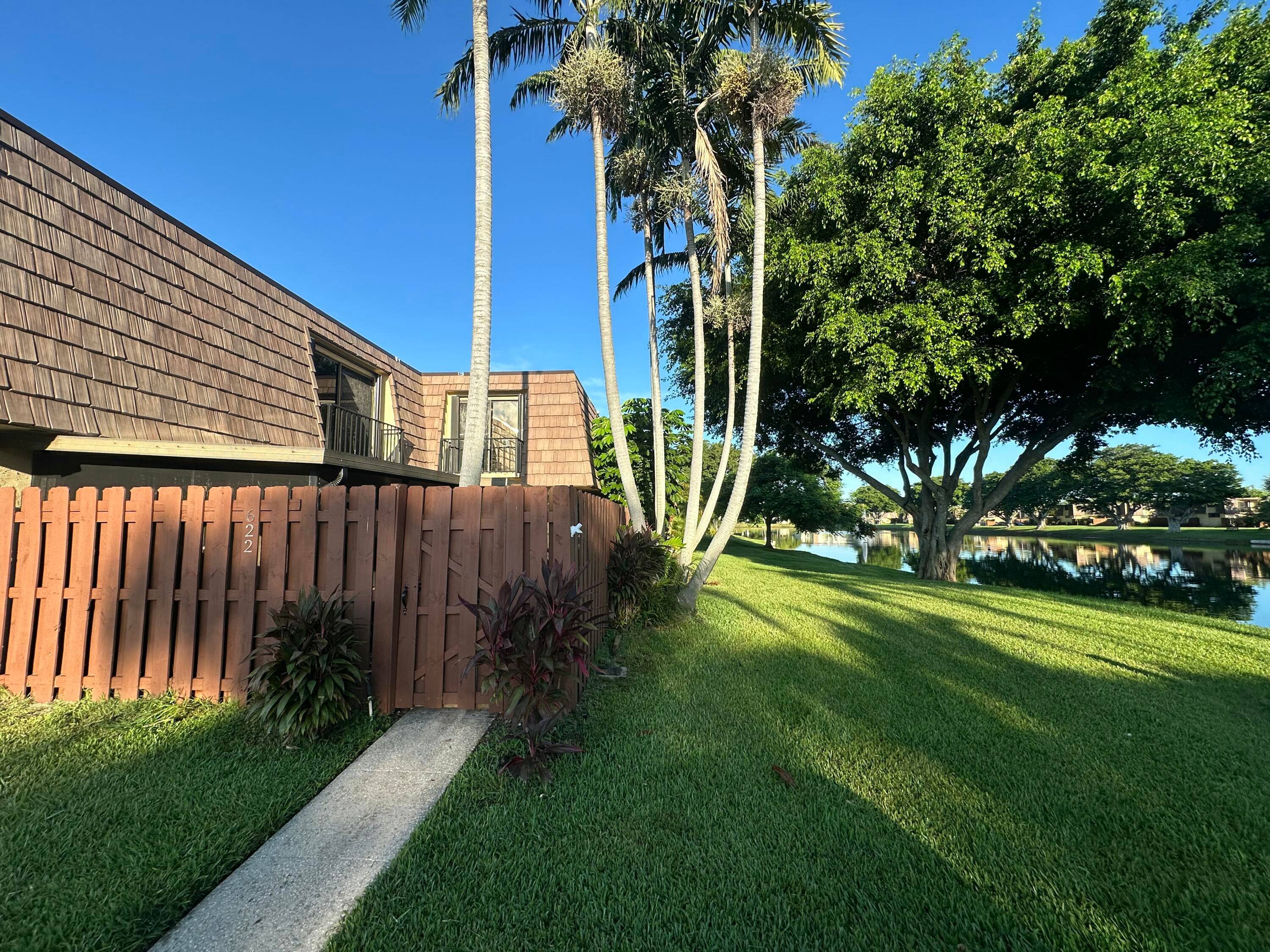 Beautiful lake view, 3 bedroom 2.