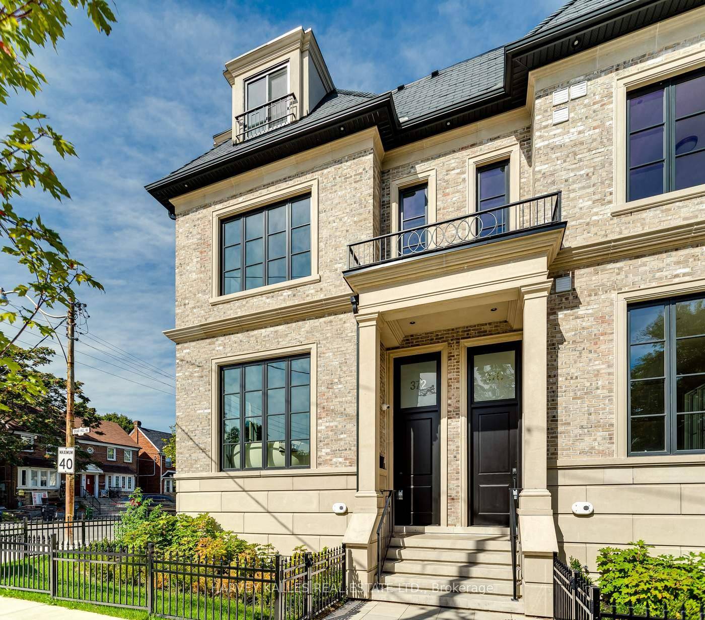 Welcome To The Briar On Avenue, A Stunning Alternative To Condo Living By Brightstone, Thoughtfully Designed By The Renowned Richard Wengle And Acclaimed Designer Tara Fingold.