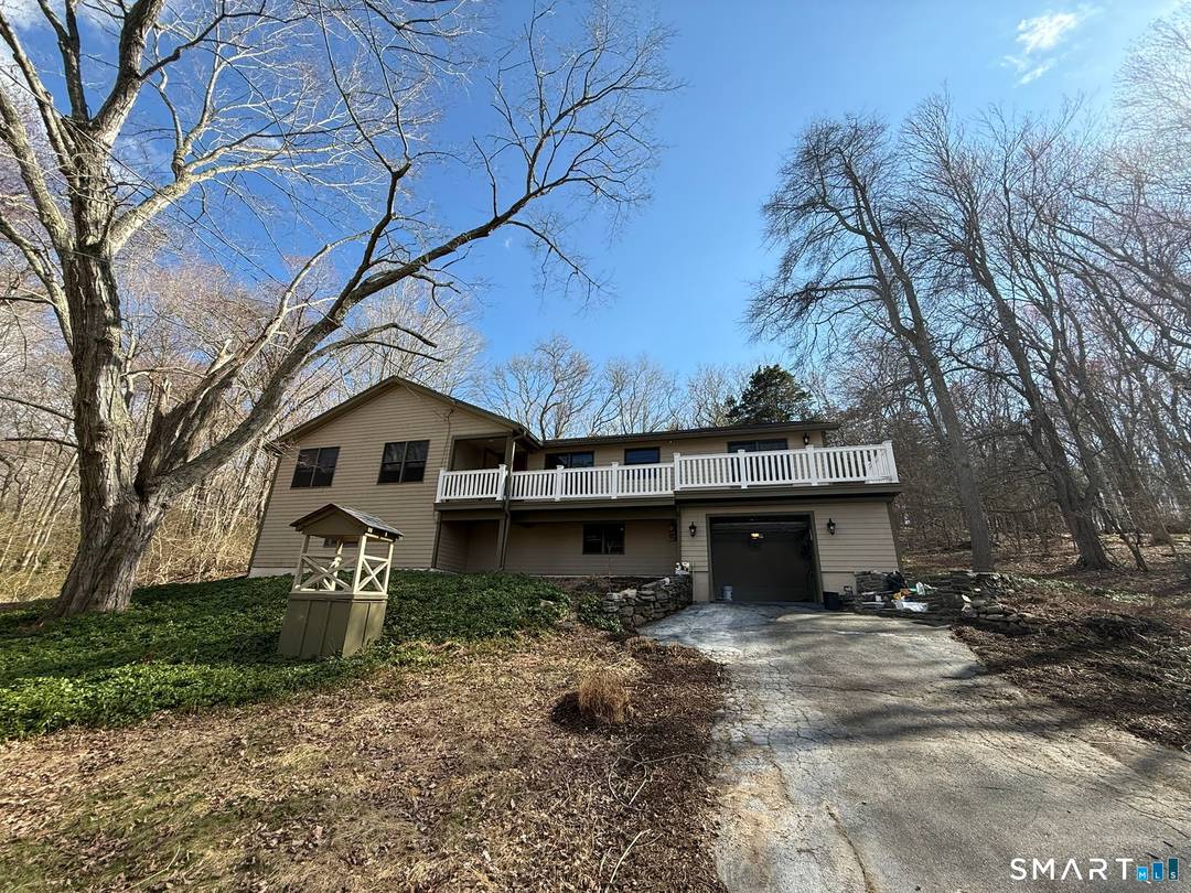 Desirable location close to beaches, CT River, parks, shops, restaurants, and I95.