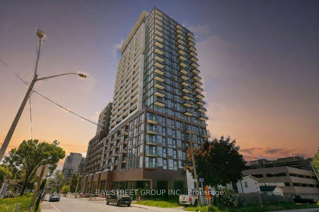 Upper Westport Collection at Westport Condos in beautiful Port Credit offers this 1 Bed Large Den corner suite with stunning Lake Ontario views.