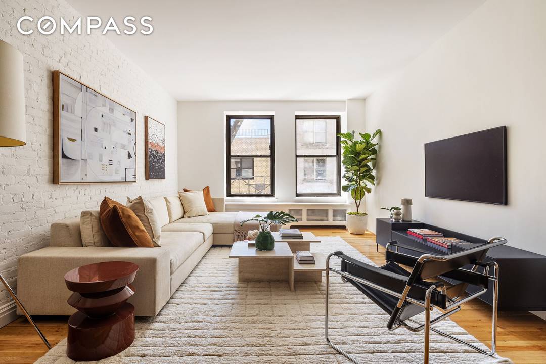 Welcome to residence 4I, an impressive 1, 215 sq ft Brooklyn Heights loft with two bedrooms and nine windows facing southwest.
